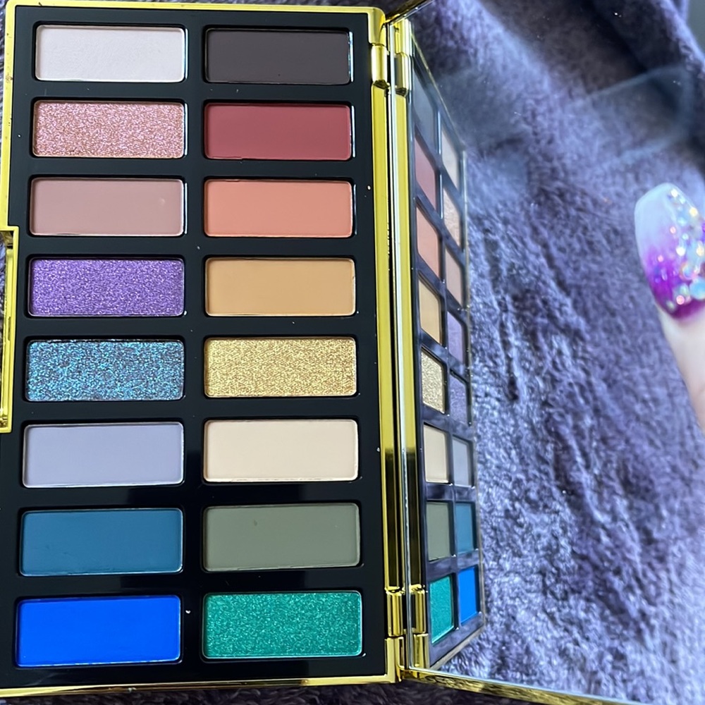 Kat Von D 10-year anniversary eyeshadow palette - Picture 4 of 7